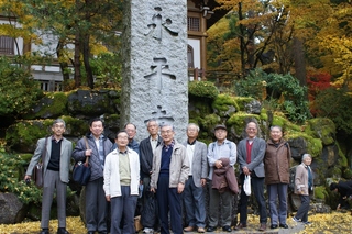 E44クラス会写真(永平寺) .jpg