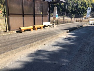 厚木市七沢玉川公民館前バス停.jpg